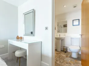 5 bedroom accommodation in Somerford Keynes - Image 3
