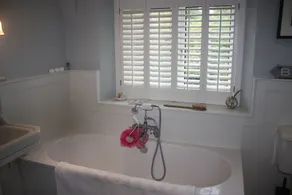 A 5 bedroom converted barn with hot tub - between the sea and the Downs - Image 4