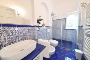 Queen Suite - Luxury Rooms - Image 2