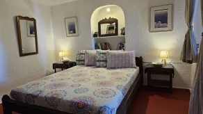 Cactus cave house on the caldera - Image 4