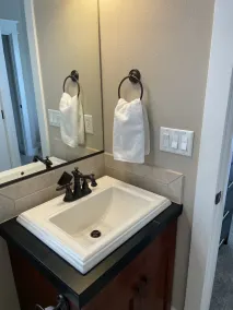 Simply Chic townhome 15 mins to PDX airport.  - Image 5