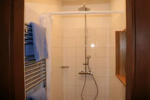Vacation apartment with park-like garden in a central location - Image 3