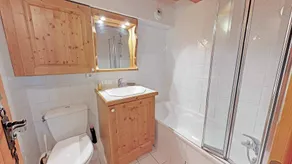 Large, comfortable apartment with easy-access to the slopes - Image 3