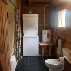 Cozy cabin retreat close to kayaking and hiking trails. - Image 4