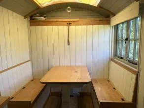 Cabin Retreat in Bedford - Sleeps 2 & Free parking - Image 3