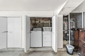 2/2 Beach Bungalow With Ocean Views & Parking! - Image 2