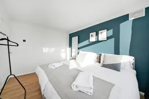 Cosy 3 Bedroom with Free Parking, Garden and Smart TV with Netflix by Yoko Property - Image 5