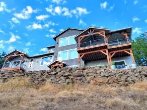 Perched on the Edge! Stunning Bluff with Wide River Views  @ Kalama Oaks Lodge - Image 4