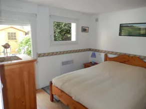 Apartamento T2 a 20 metros de la playa en la planta baja de una casa con jardín. - Image 4