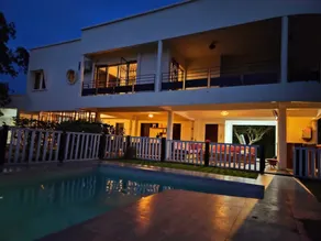 Romantic villa with pool on the beach - Image 3