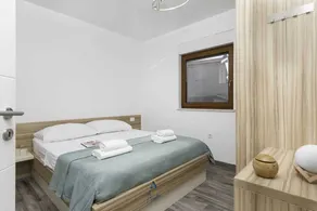 3-BR Family Haven for 6 with Pool and Garden Near Beaches - Image 3