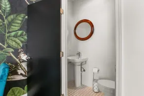 Stylish 2-Bedroom Apartment in Garden District - Image 5