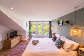 Woodbury: Country house, Shepherd's Hut, stunning views & hot tub - Image 3