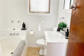 Fieldsend Cottage - Image 2