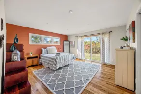 Panoramic lake view retreat with firepit! Centrally located on Wine Trail! - Image 3