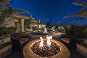 Licenseret Luksus Moderne Estate, Amazing Strip Views! Mins to Strip, Convention - Image 5