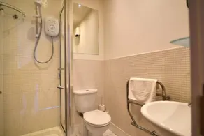 5 CORAM TOWER, romantic, country holiday cottage in Lyme Regis - Image 2
