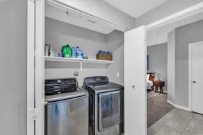 Bohemian vibe* Resort style 3 bed 2 bath condo* FREE Wifi and assigned parking - Image 3