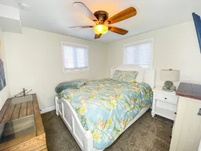 \"SEASHELL\" 4 Bedroom Home  Steps from Lake Erie Sleeps 13 - Image 5