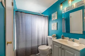 Cozy Cape Close to Farmington, Plainville & Downtown New Britain - Image 2