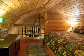 Lakeside Cabin Near Holiday World Perfect for Families & Friends - Image 4
