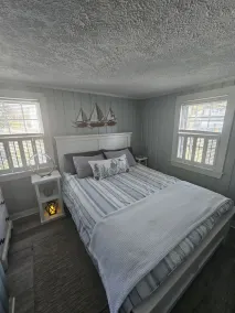 Charming Cottage Steps to Pine Point Bch - 1 mile OOB outside Scarborough w/ AC - Image 5