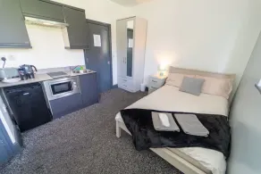 Spacious 1-bed Studio in Birmingham - Image 4