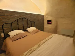 F2 in the heart of town with troglodyte room - Image 4