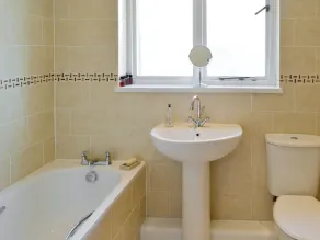 Alojamiento de 4 habitaciones en Otterburn - Image 3