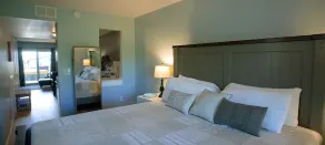 Townhome #5 Beachfront Property -Saltwater Pool-Private Beach- Sleeps 8 - Image 5