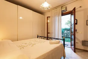 Apartment 'Il Porto' Near the Beach with Balcony, Terrace & Garden - Image 5