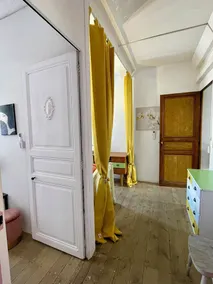 A Spacious 18th‑Century Townhouse with Roof Terrace & Mountain Views—Sleeps 10 - Image 2