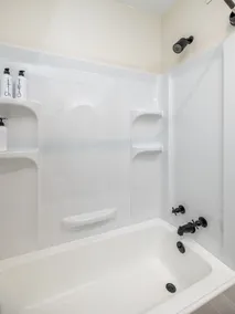 Single level, close to airport, WiFi, pet friendly - Image 4