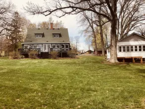 Lakefront Cottage 2 min to downtown - Image 5