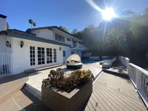Beautiful home with amazing views local to LA fun - Image 2