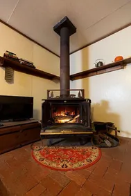 The Magnolia — A River-View Bungalow with Hot Tub - Image 2