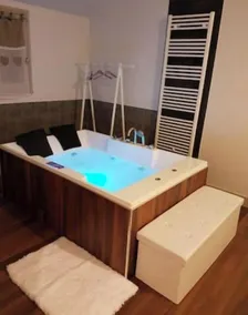 Gite Piscine et Jacuzzi intérieurs - Image 3