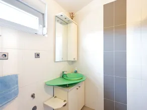 Modern Holiday Home in Mandre With Barbeque - Image 3