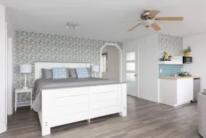 The Puffin Burrow/Luxury Suite with Salt water Hot tub & Ocean views - Image 3