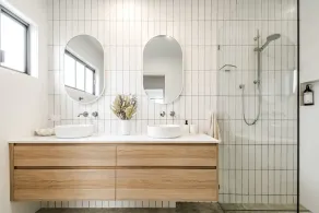 Stylish 4 bedroom house with pool - Image 3
