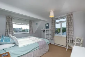 Superb family getaway, sleeps 8, pet friendly, south facing garden near beaches - Image 5