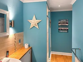 3 bedroom accommodation in Glenelg - Image 3