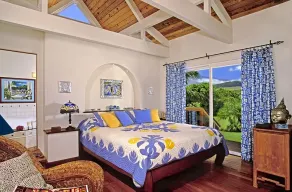 Private, Luxurious Dream Home with Swimming Pool, Permitted - Image 4