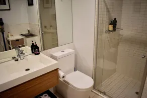 Lovely Light-Filled Apt in the Heart of CBD! - Image 4