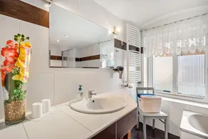 Apartamento de Férias 'Muito Espaço para Relaxar' com Terraço Privado e Wi-Fi - Image 5