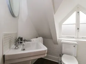 THE COACH HOUSE, pet friendly, with hot tub in Sherston - Image 3