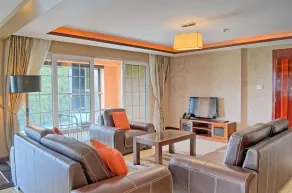 2 bedroom apartment in a leafy suburb - Image 5
