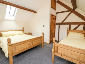 Ploony Barn - Image 5