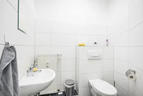 Spacious 2 BR Apartment Hamburg - Image 5
