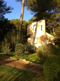 Ved foden af ​​Sainte Victoire websted et par kilometer fra Aix en Provence ejendom 1. 5 ha - Image 4